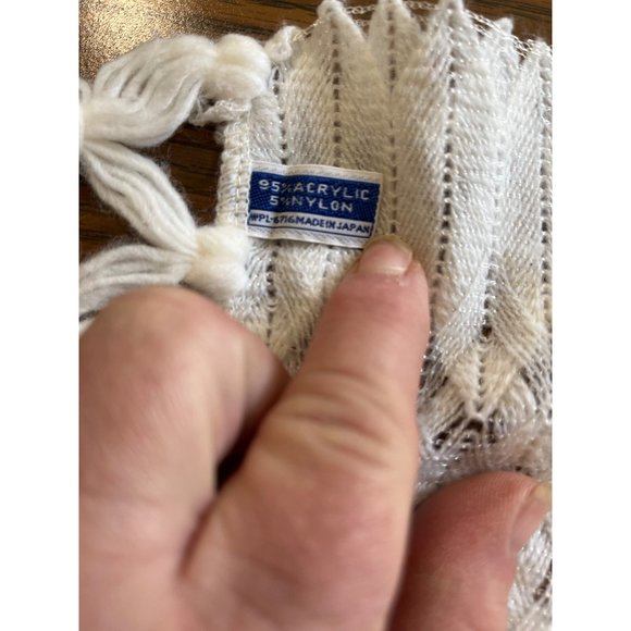 Womans long white scarf with tassels - Picture 3 of 5